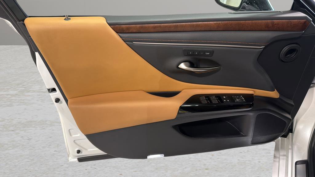 Certified 2024 Lexus ES 350 w/ Premium Package image 10