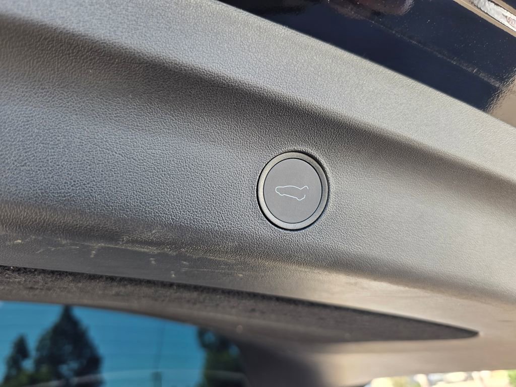 Used 2025 Tesla Model Y Performance image 14