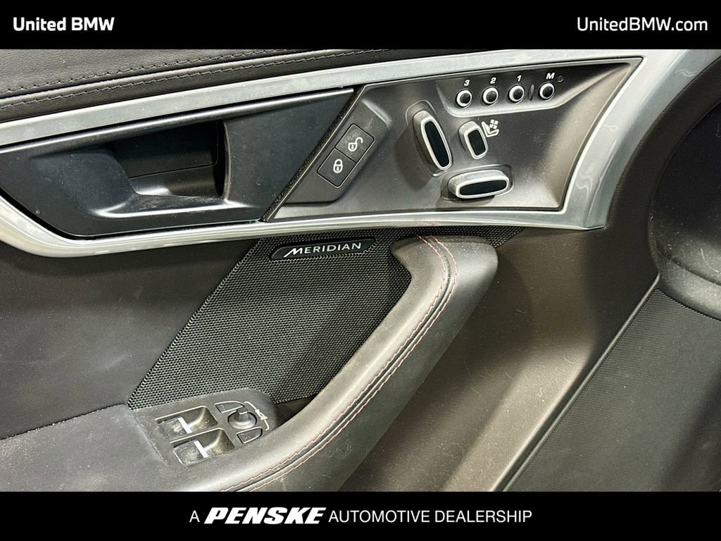 Used 2018 Jaguar F-TYPE Coupe RWD image 3