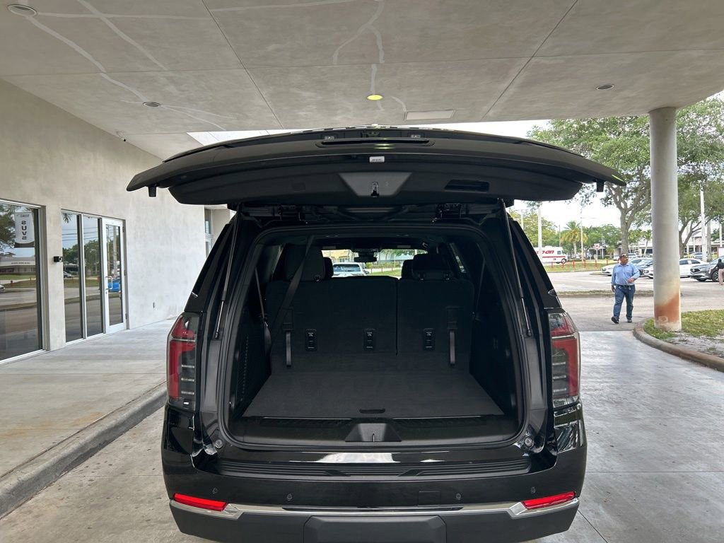 Used 2025 Chevrolet Suburban LS RWD image 36