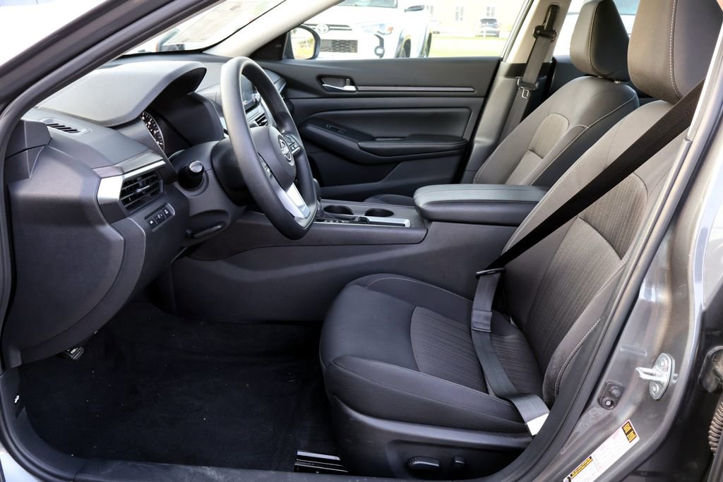 Used 2025 Nissan Altima 2.5 SV FWD image 24
