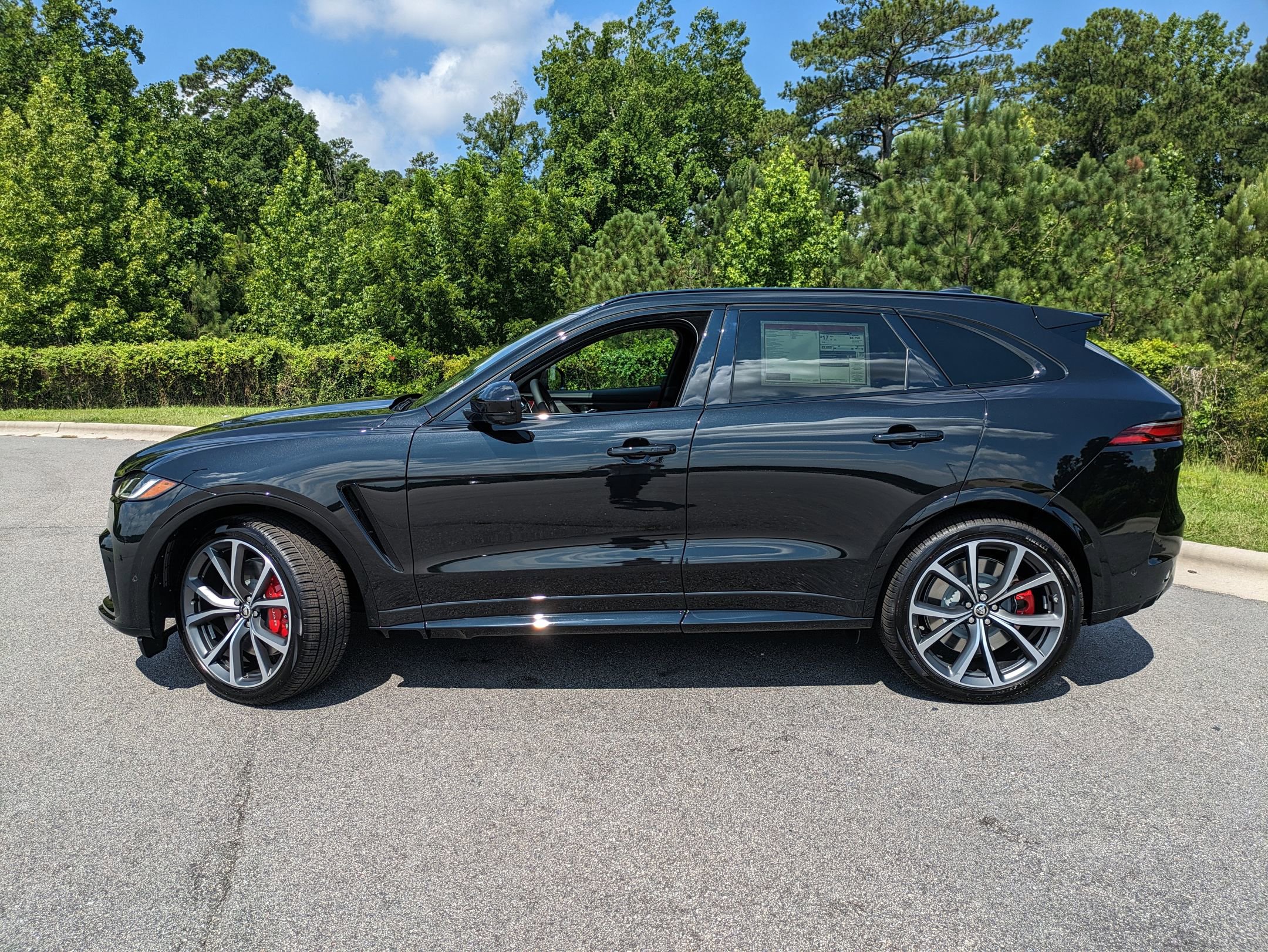 New 2026 Jaguar F-PACE SVR 575 Edition image 9