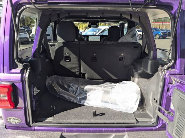 New 2026 Jeep Wrangler Unlimited Rubicon w/ Technology Group image 25