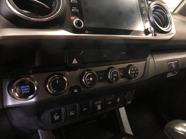 Used 2020 Toyota Tacoma TRD Sport w/ Technology Package AWD/4WD image 17