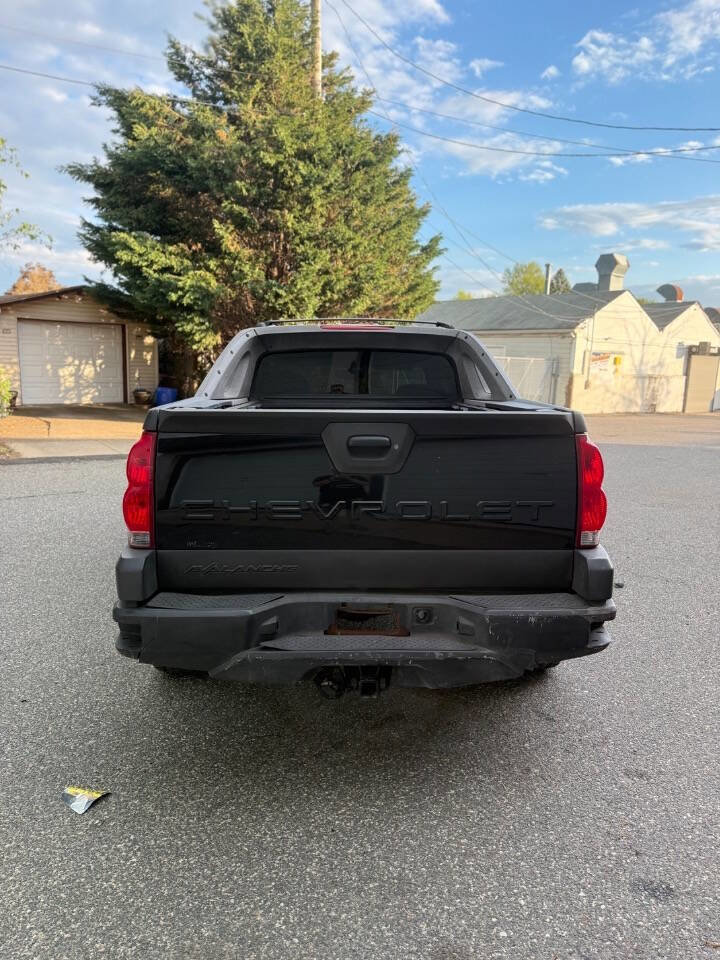 Used 2003 Chevrolet Avalanche 4x4 w/ The North Face Edition image 5