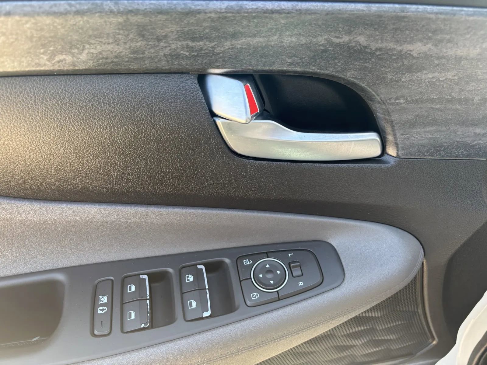 Used 2019 Hyundai Santa Fe SE FWD image 12
