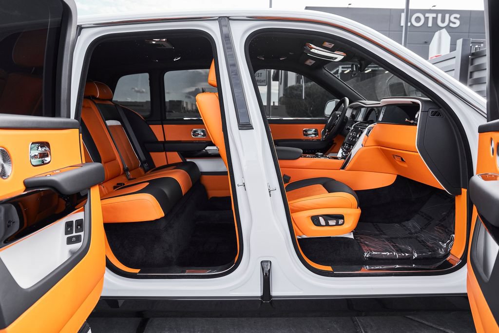 Used 2025 Rolls-Royce Cullinan AWD/4WD image 33