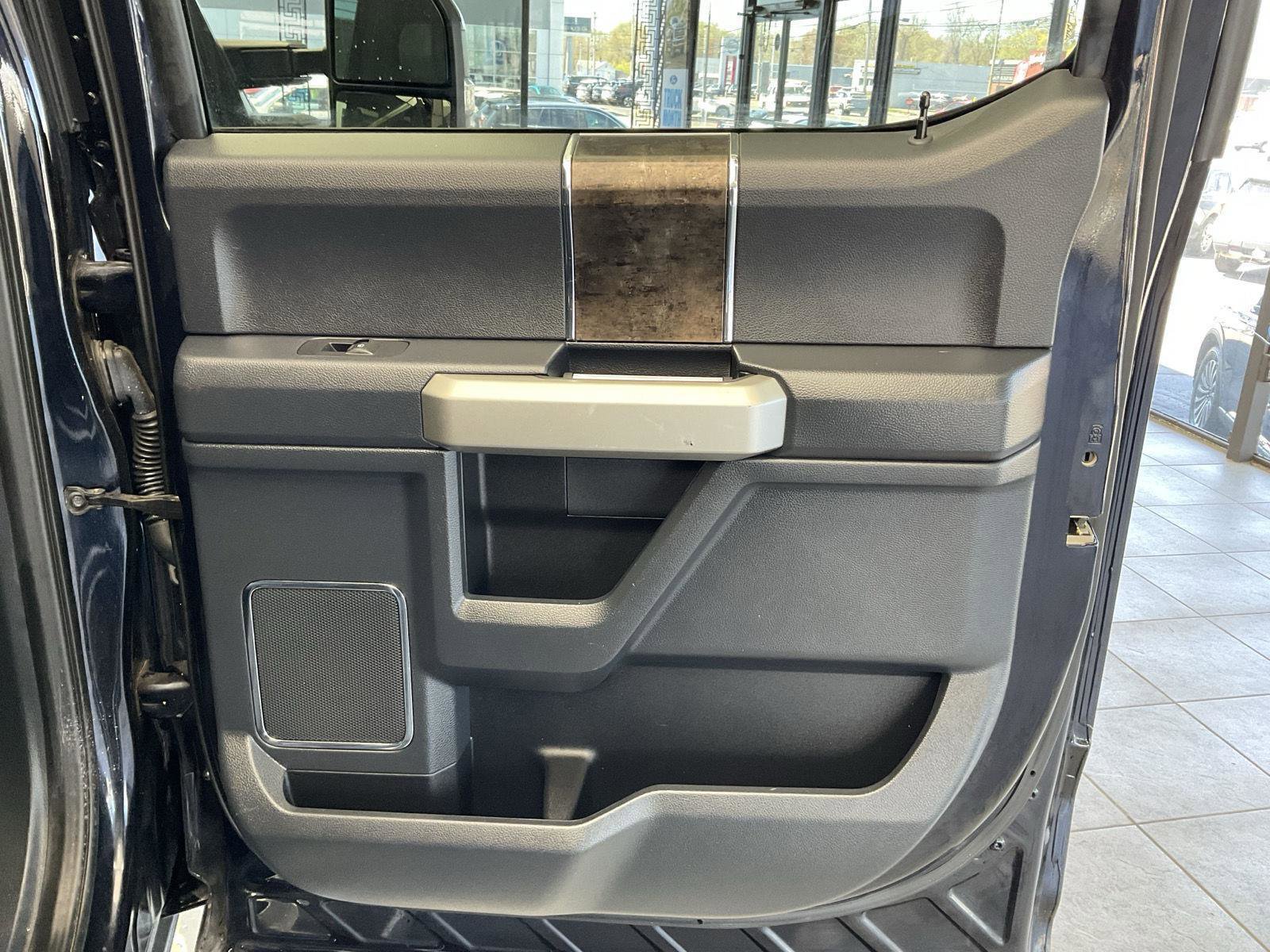 Used 2022 Ford F350 Lariat w/ Lariat Value Package AWD/4WD image 15