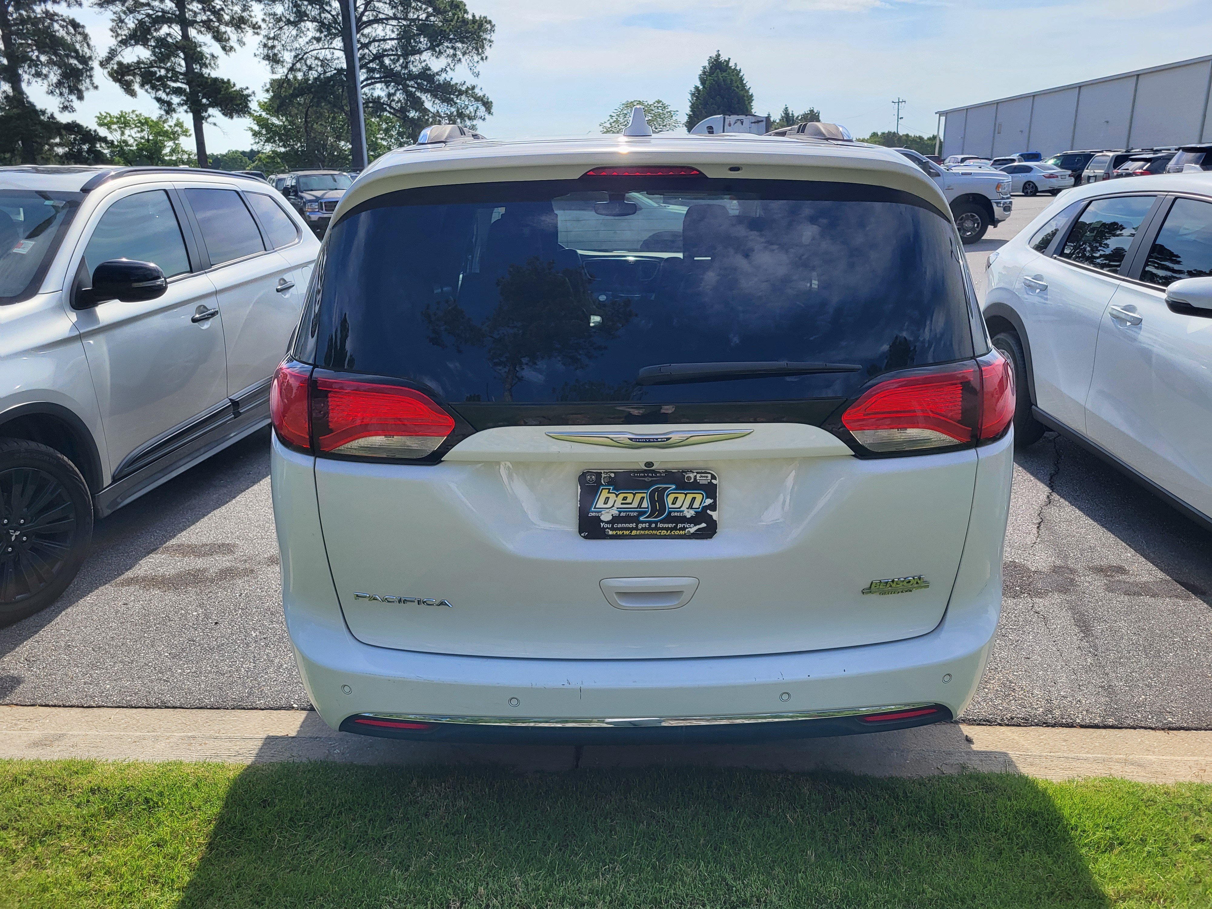 Used 2018 Chrysler Pacifica Touring-L Plus FWD image 5