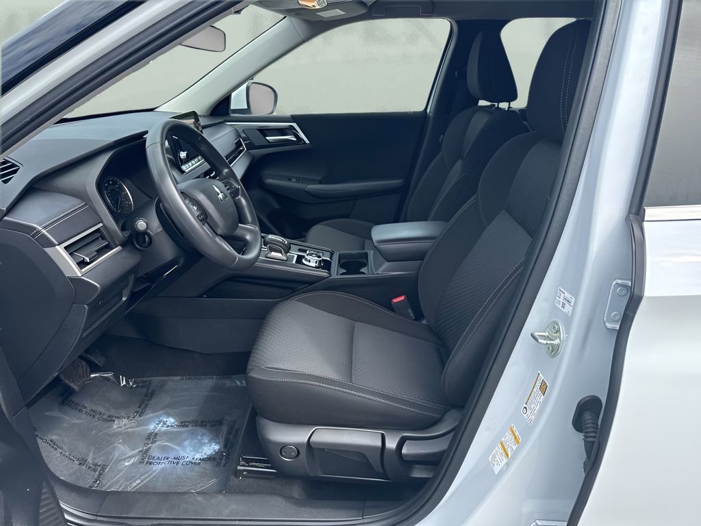 Used 2022 Mitsubishi Outlander ES FWD image 9