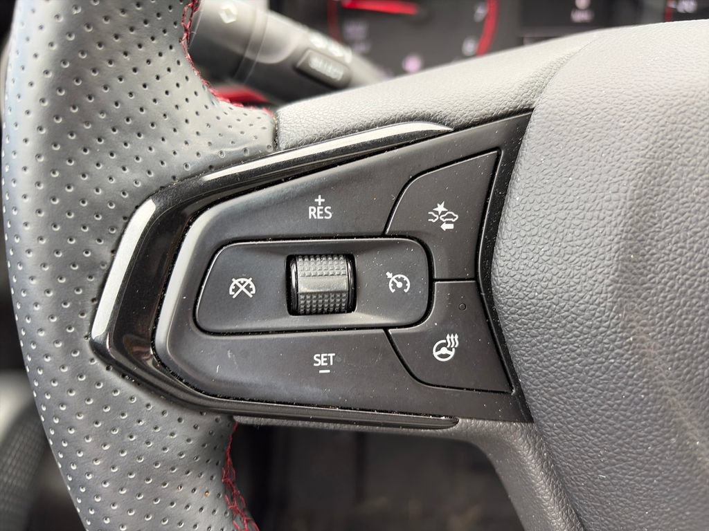 Used 2024 Chevrolet Trax RS w/ Sunroof Package FWD image 14