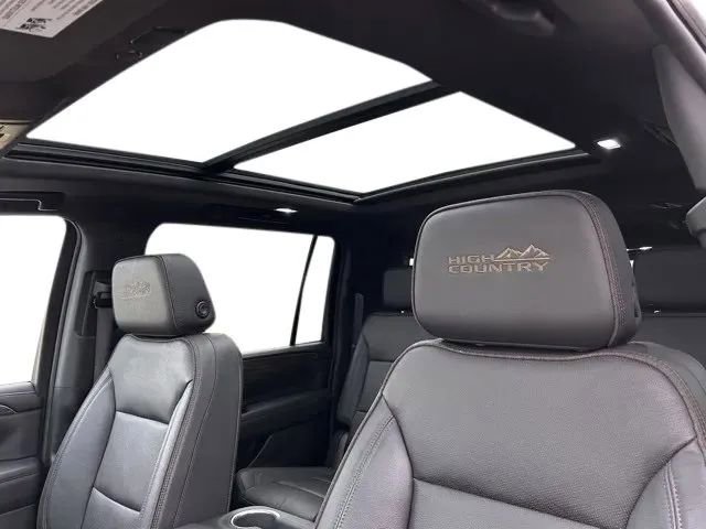 Used 2023 Chevrolet Suburban High Country image 33