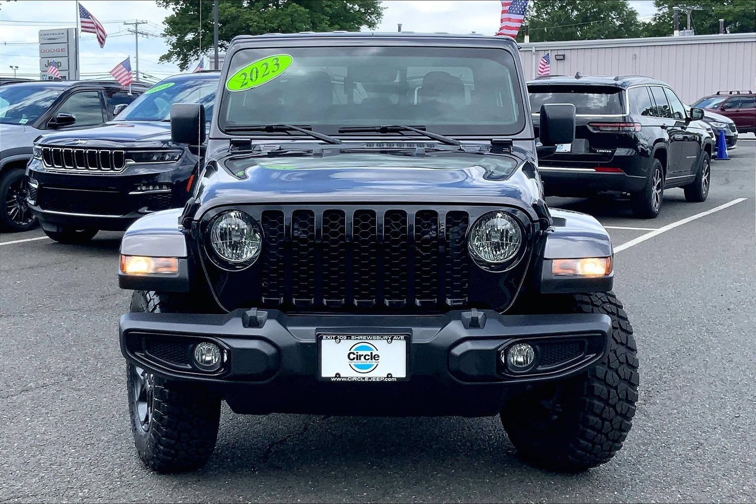 Certified 2023 Jeep Gladiator Sport AWD/4WD image 3