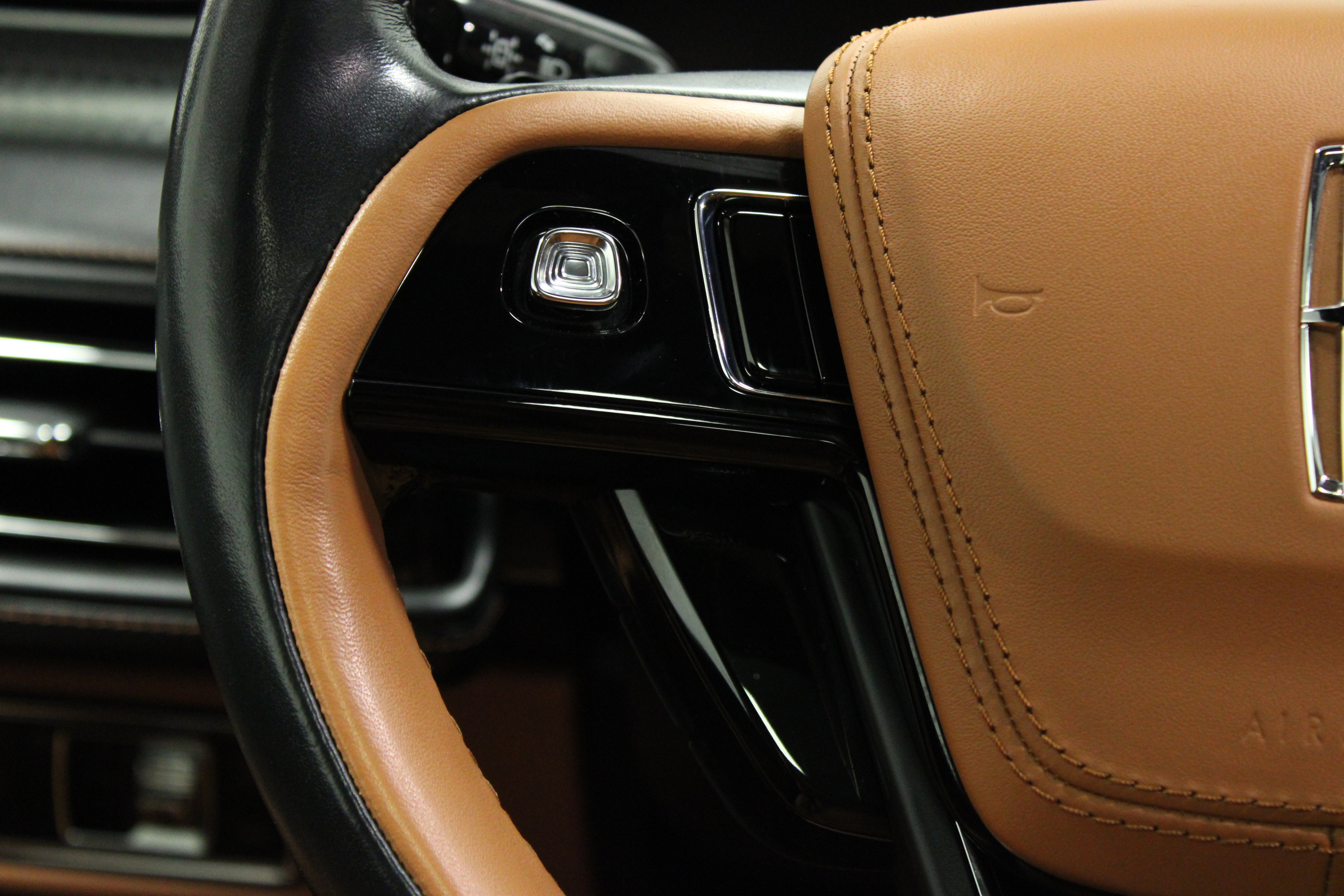 Used 2023 Lincoln Aviator Black Label w/ Class IV Trailer Tow Package image 20