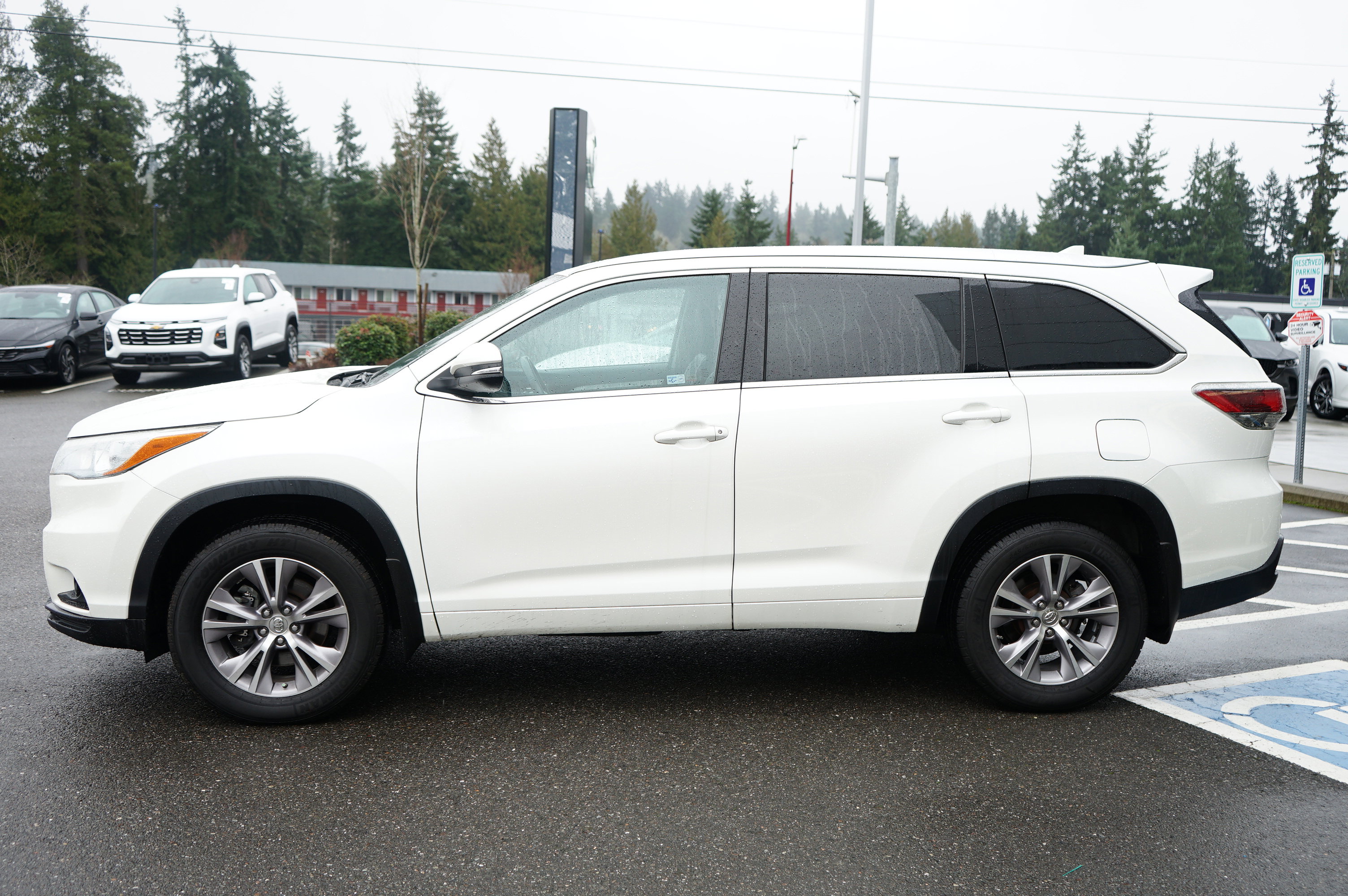 Used 2015 Toyota Highlander XLE image 6