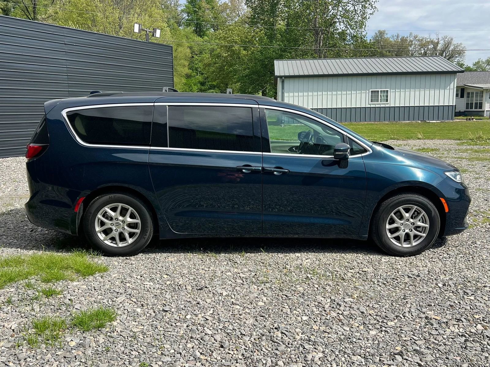 Used 2022 Chrysler Pacifica Touring-L FWD image 6