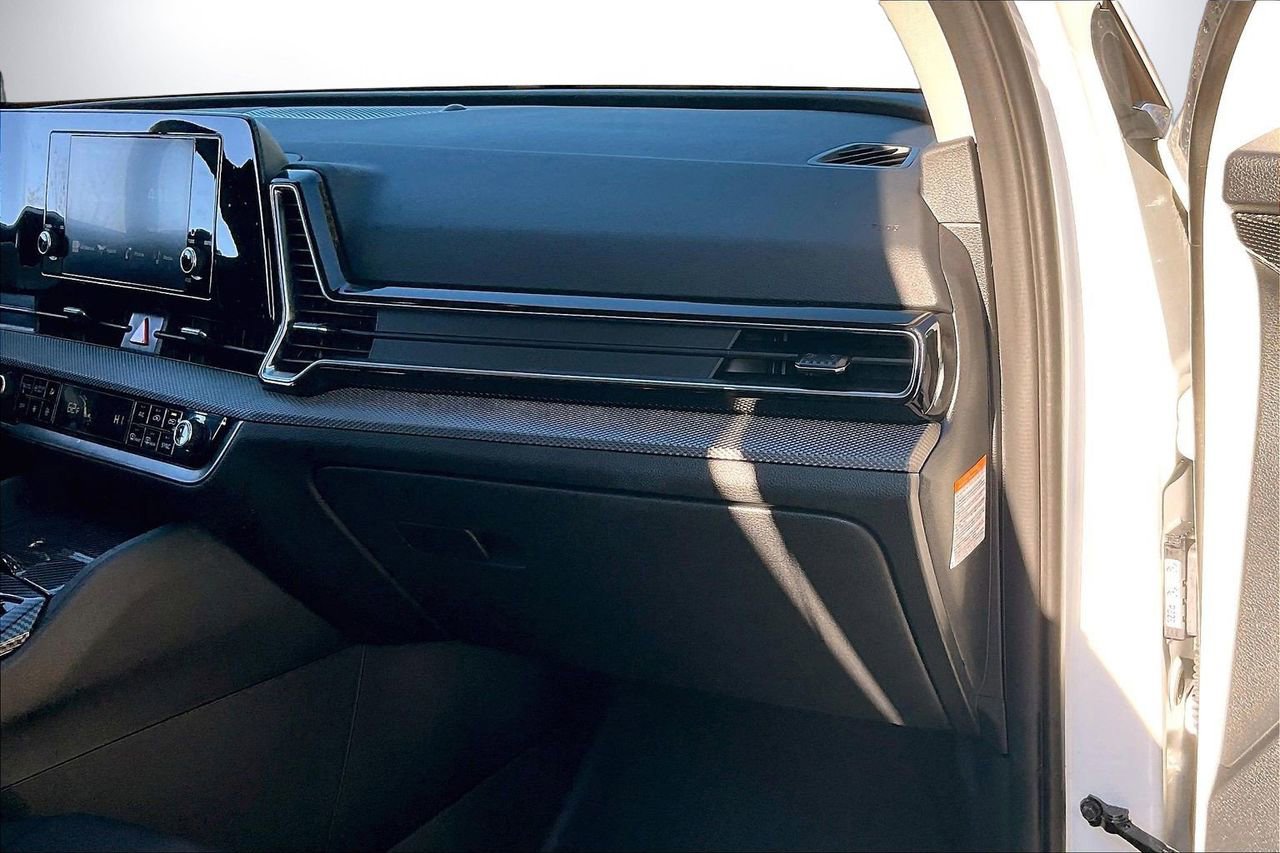 Used 2025 Kia Sportage LX image 19