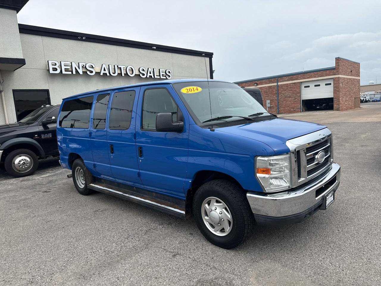 Used 2014 Ford E-350 and Econoline 350 XLT RWD image 4