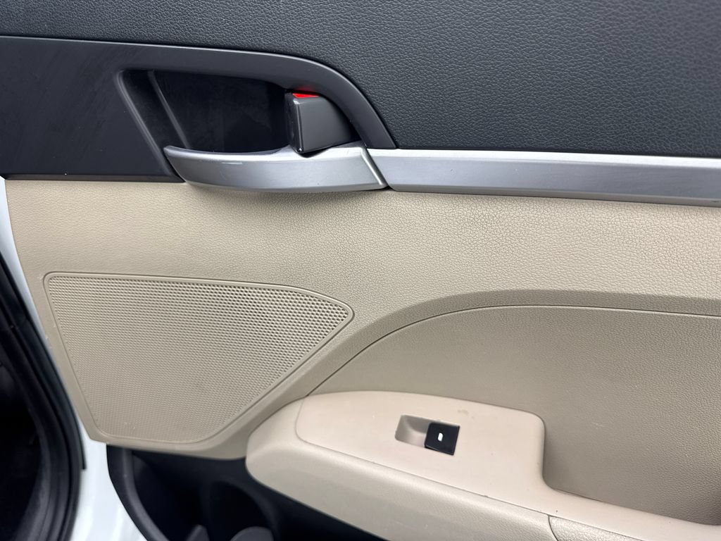 Used 2019 Hyundai Elantra SE FWD image 31