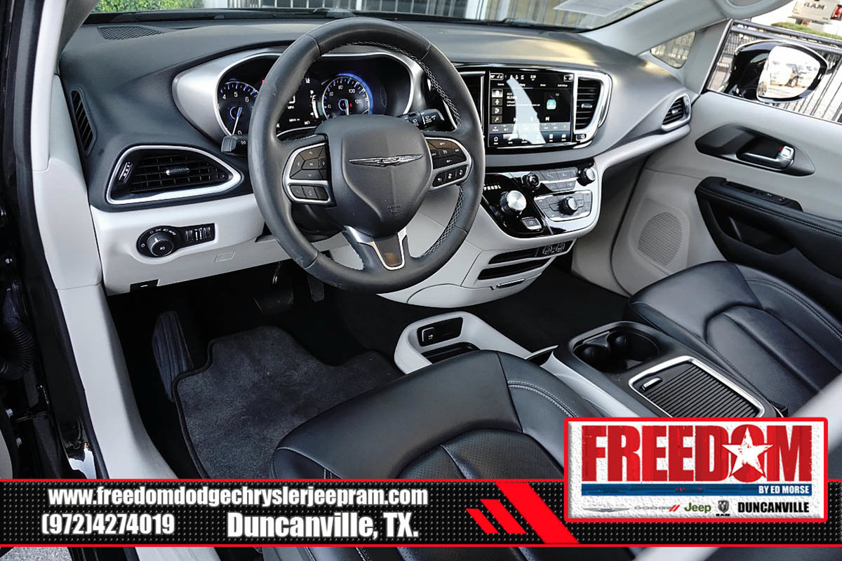 Certified 2024 Chrysler Pacifica Touring-L FWD image 9