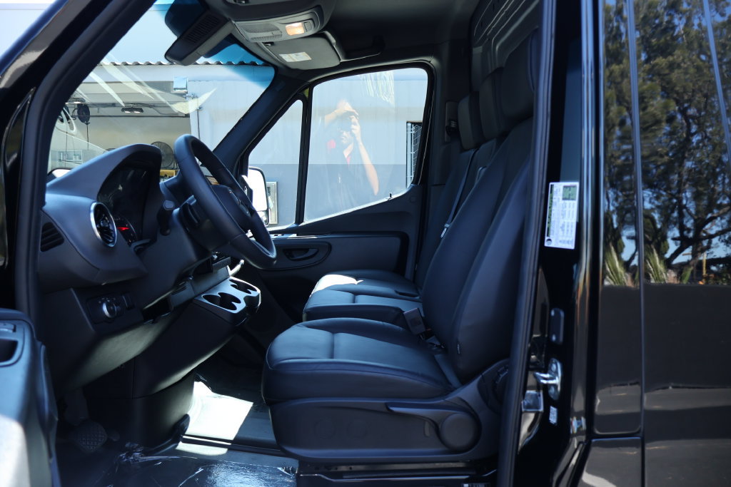 Used 2025 Mercedes-Benz Sprinter 2500 image 9