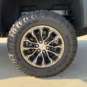 Used 2022 Chevrolet Colorado ZR2 image 18