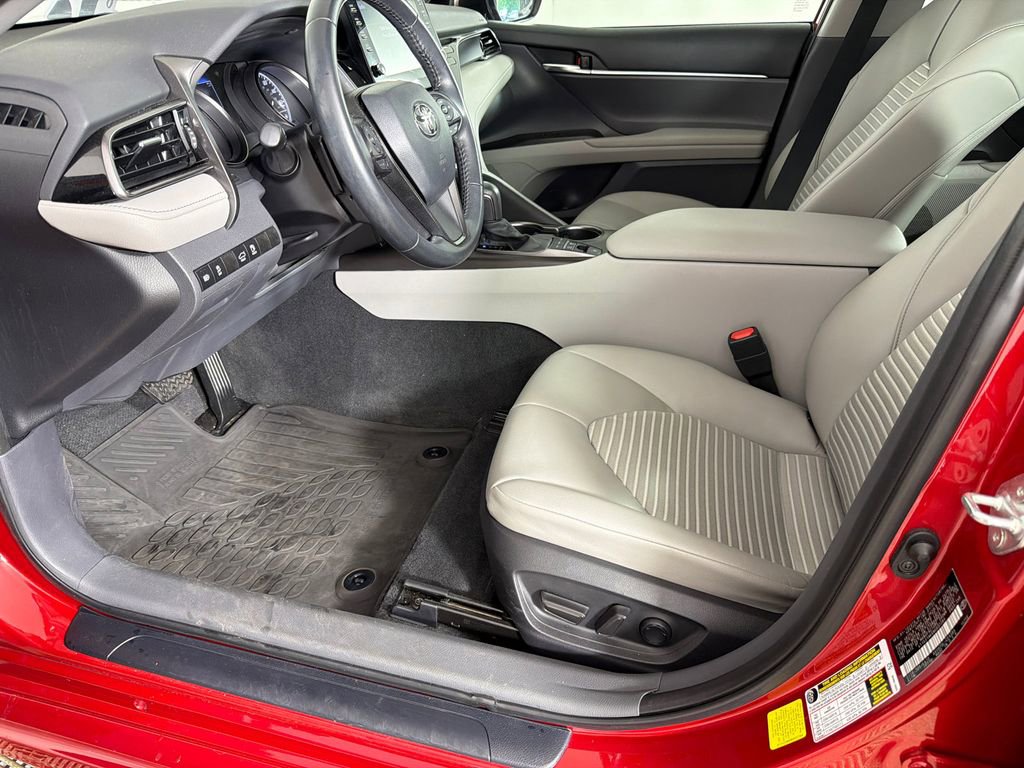 Used 2022 Toyota Camry SE w/ Audio Upgrade Package FWD image 10