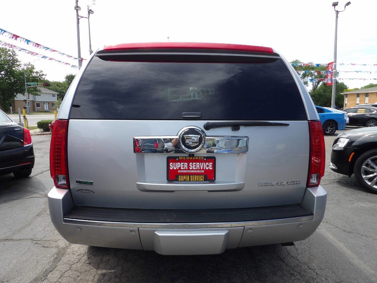Used 2011 Cadillac Escalade Luxury AWD/4WD image 4