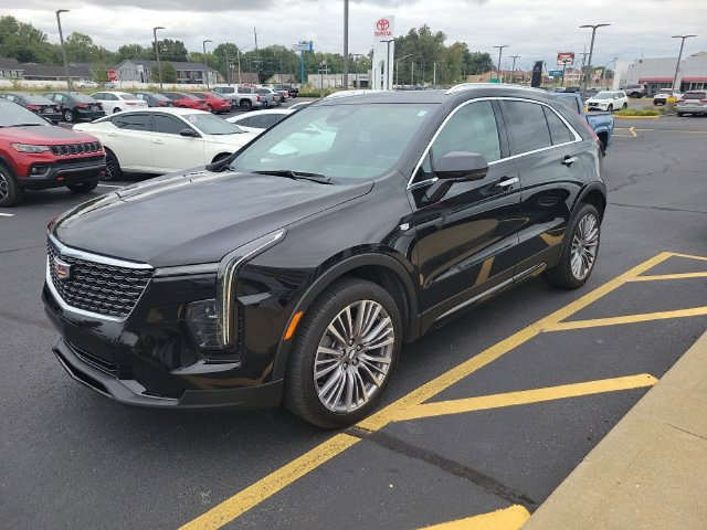 Used 2024 Cadillac XT4 Premium Luxury FWD image 3