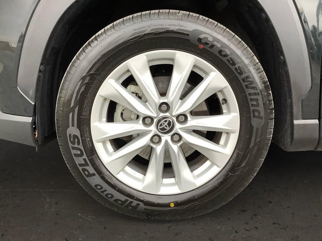 Used 2023 Toyota Corolla Cross LE image 9