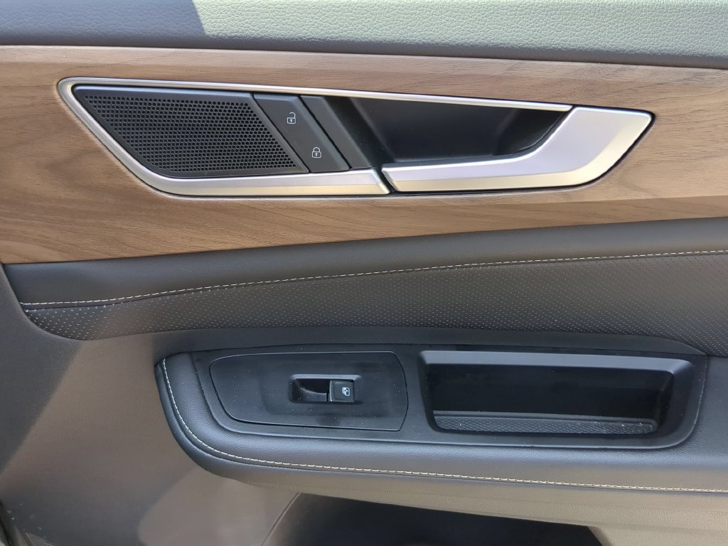 Used 2025 Volkswagen Atlas SE FWD image 34