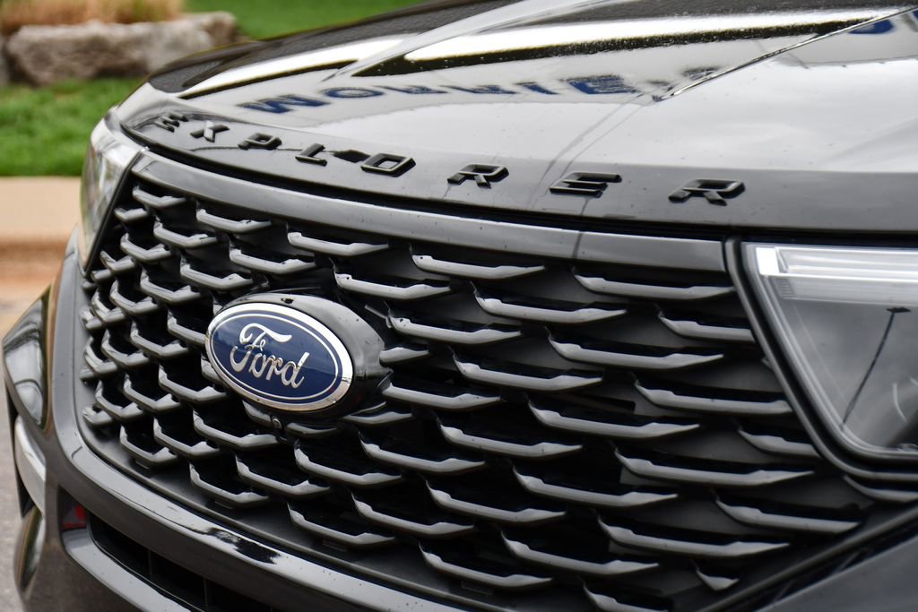 Used 2023 Ford Explorer ST-Line w/ Class IV Trailer Tow Package AWD/4WD image 39