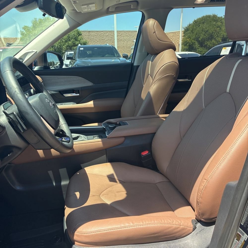 Certified 2026 Toyota Grand Highlander AWD image 5