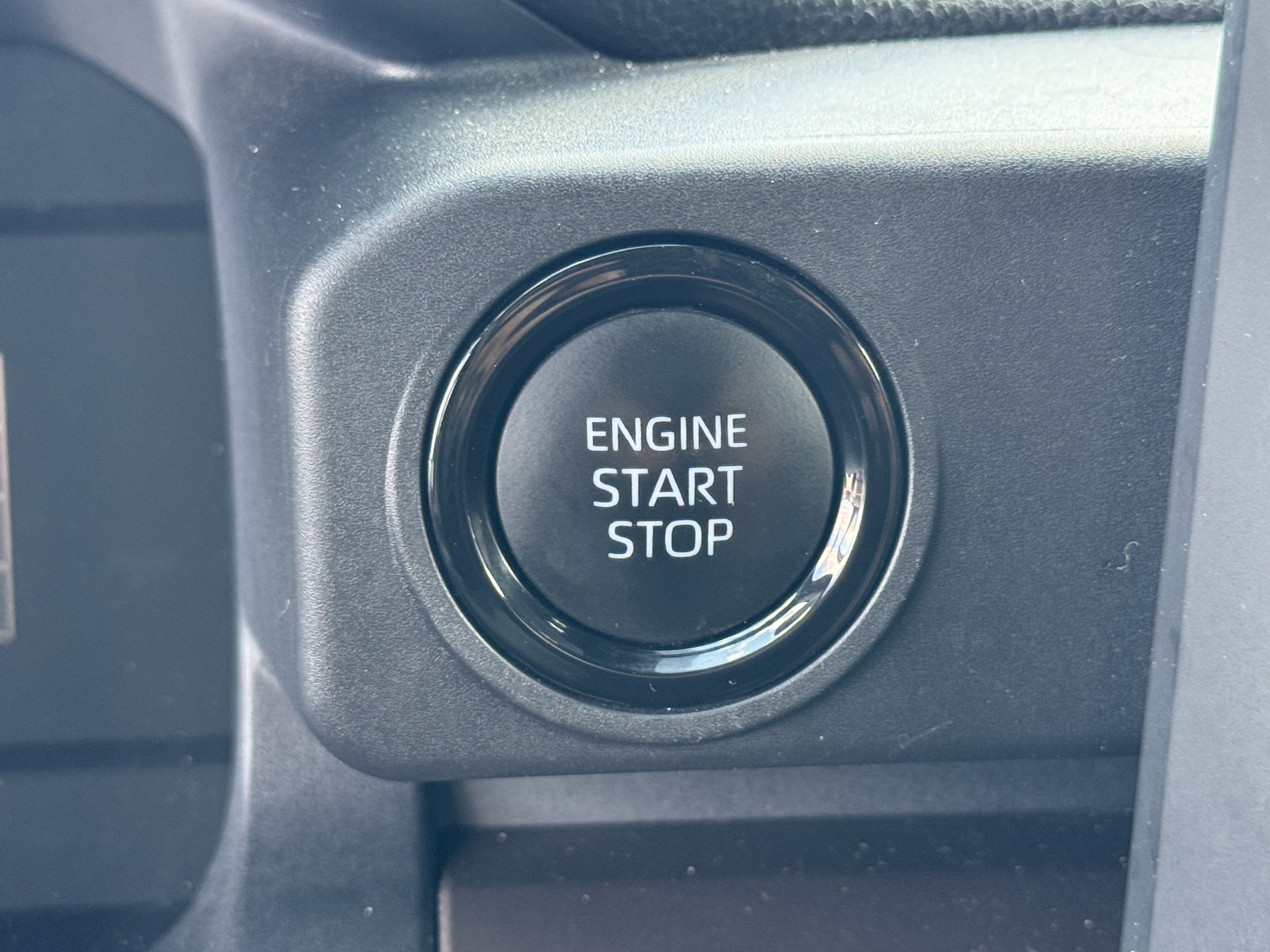 Used 2025 Toyota Tacoma SR5 AWD/4WD image 22