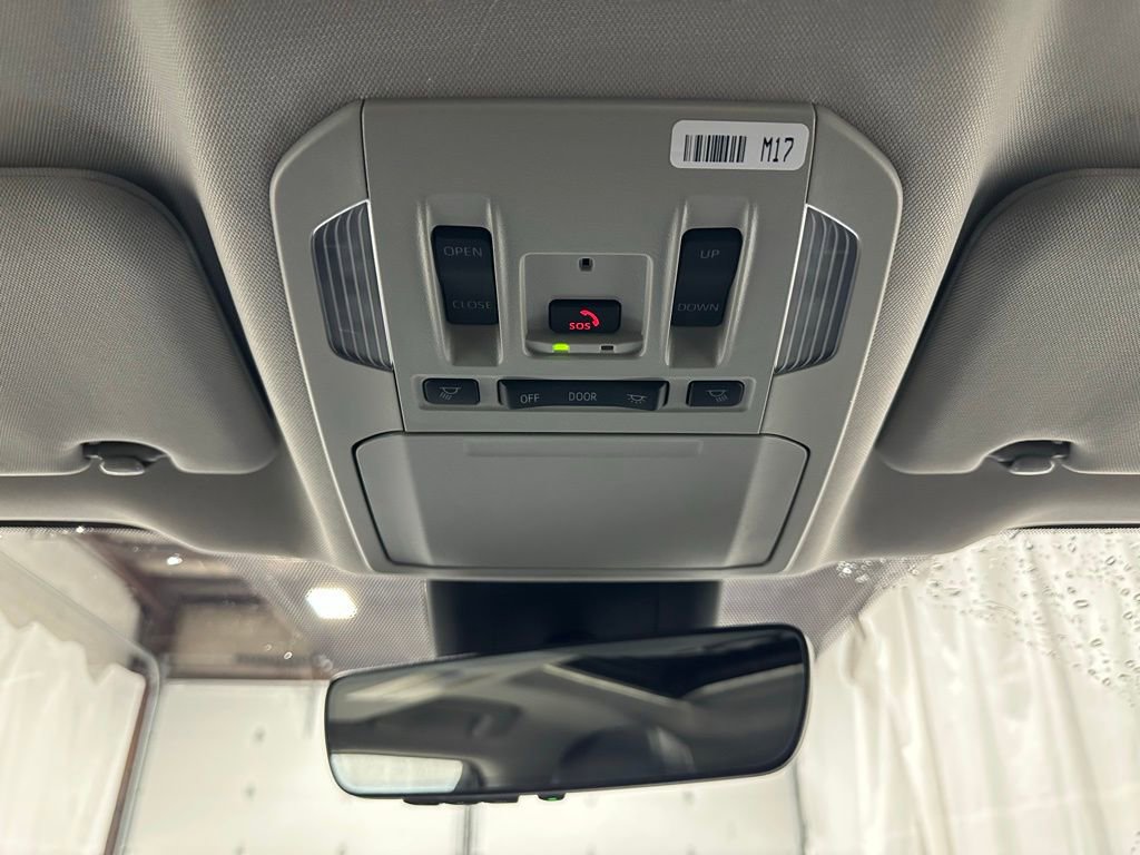 Used 2025 Toyota Highlander XLE image 42