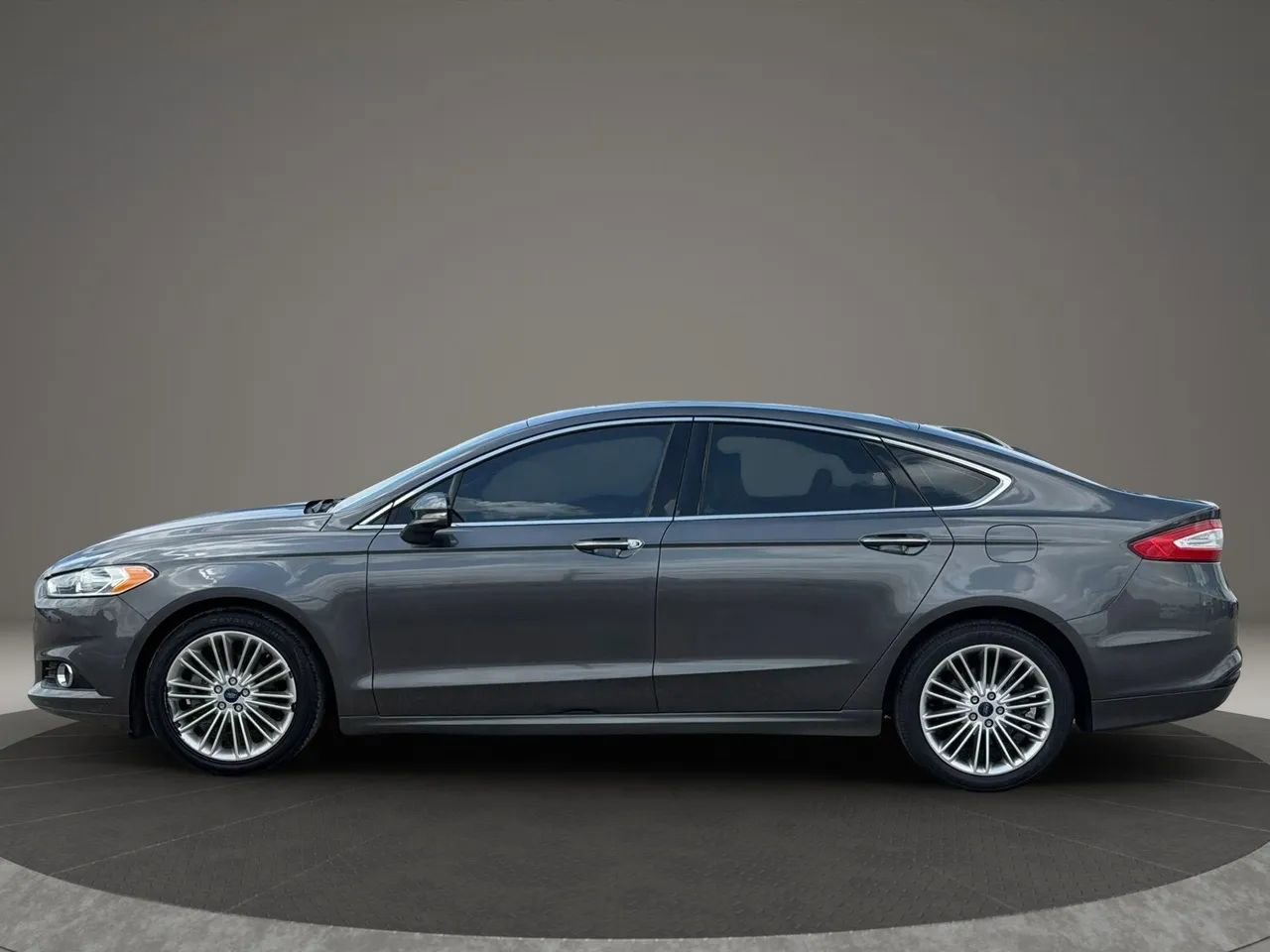 Used 2016 Ford Fusion SE w/ Equipment Group 202A image 9