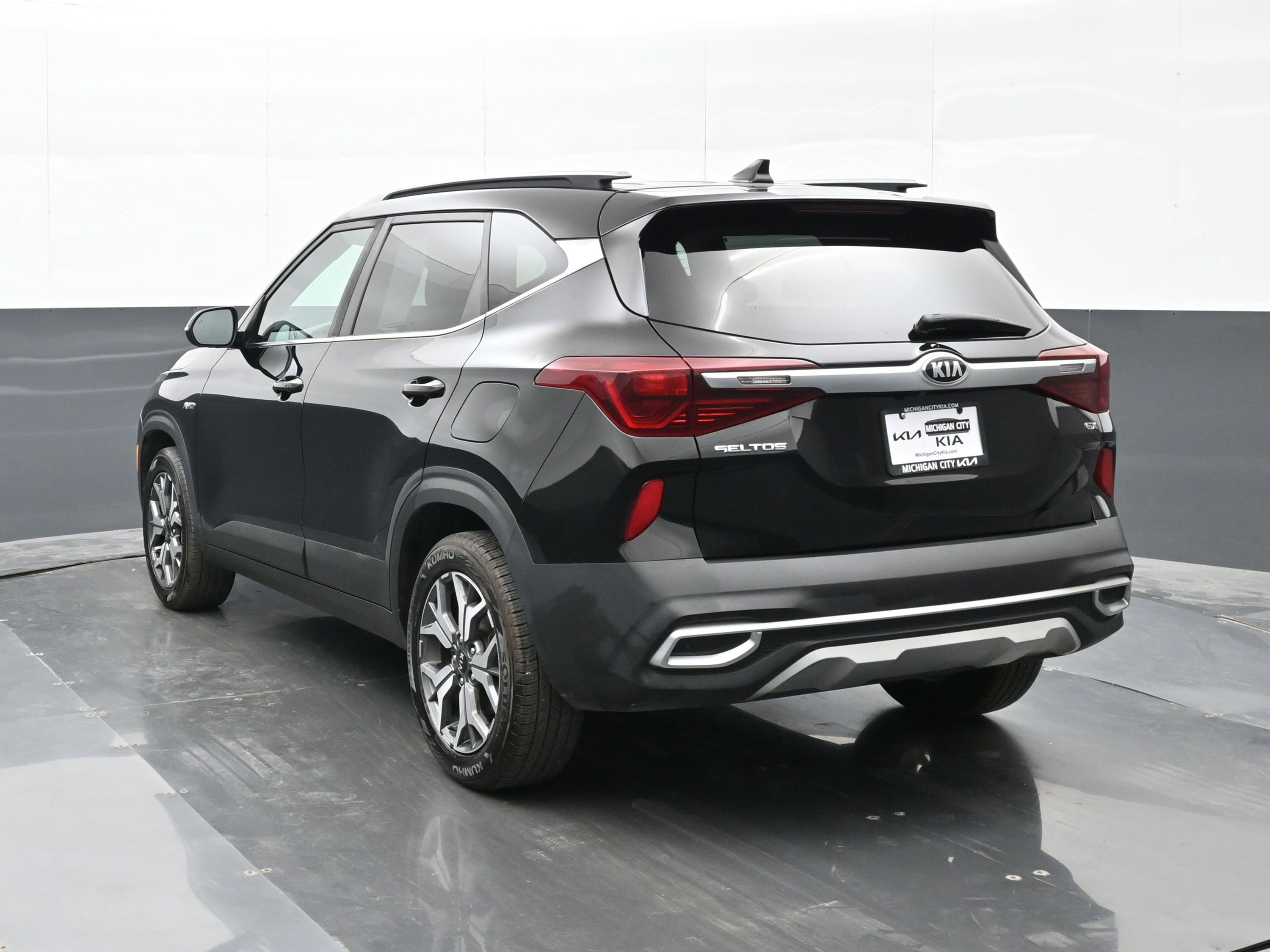 Used 2021 Kia Seltos EX AWD/4WD image 2