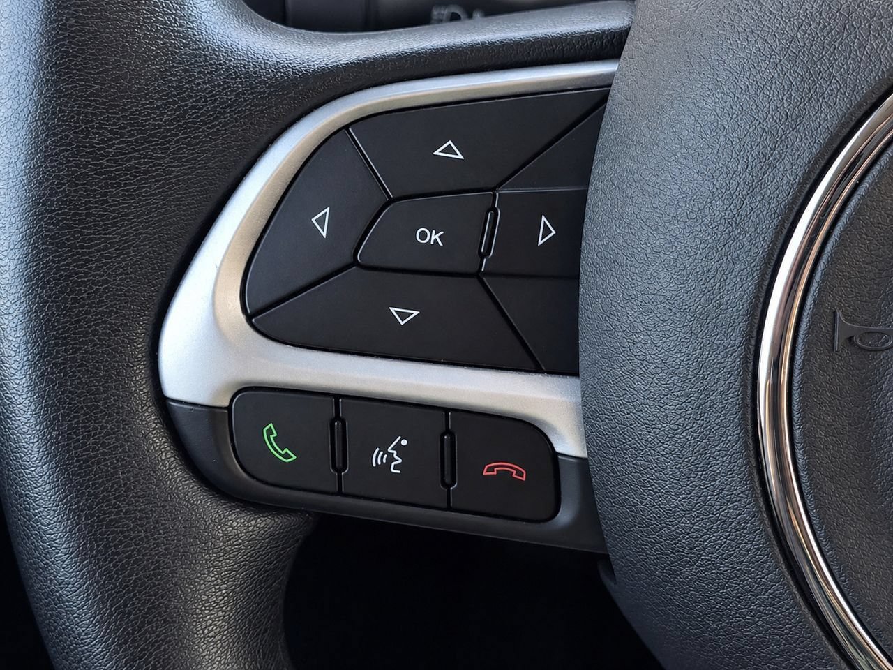 Used 2023 Jeep Renegade Altitude w/ Sun/Sound Group AWD/4WD image 24