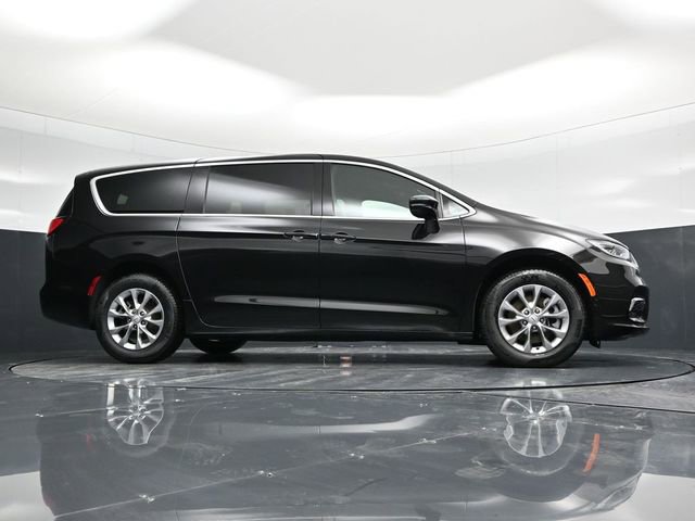 New 2026 Chrysler Pacifica Select image 30