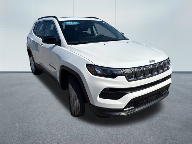 Used 2022 Jeep Compass Latitude w/ Sun and Sound Group AWD/4WD image 5