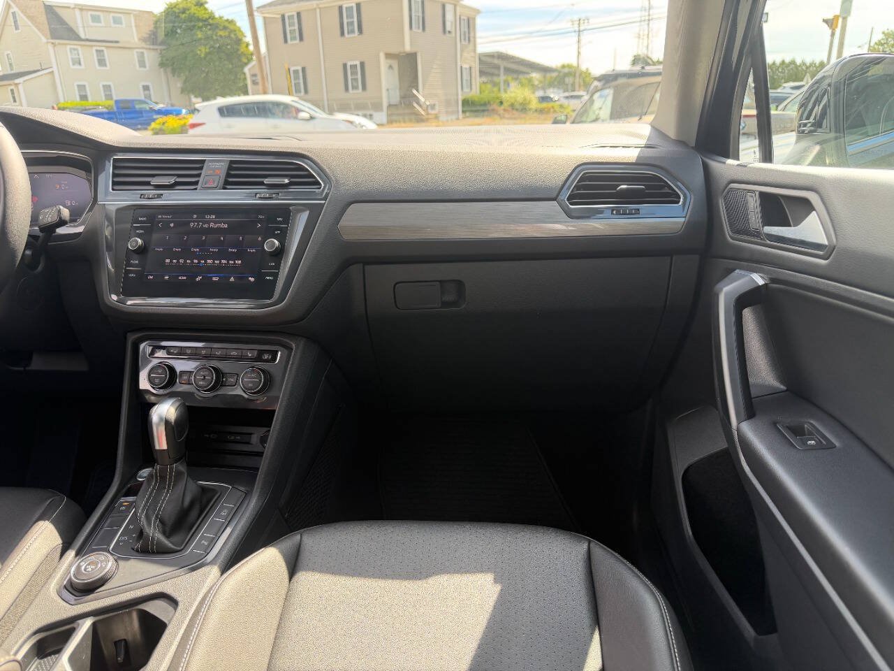 Used 2021 Volkswagen Tiguan SEL AWD/4WD image 29