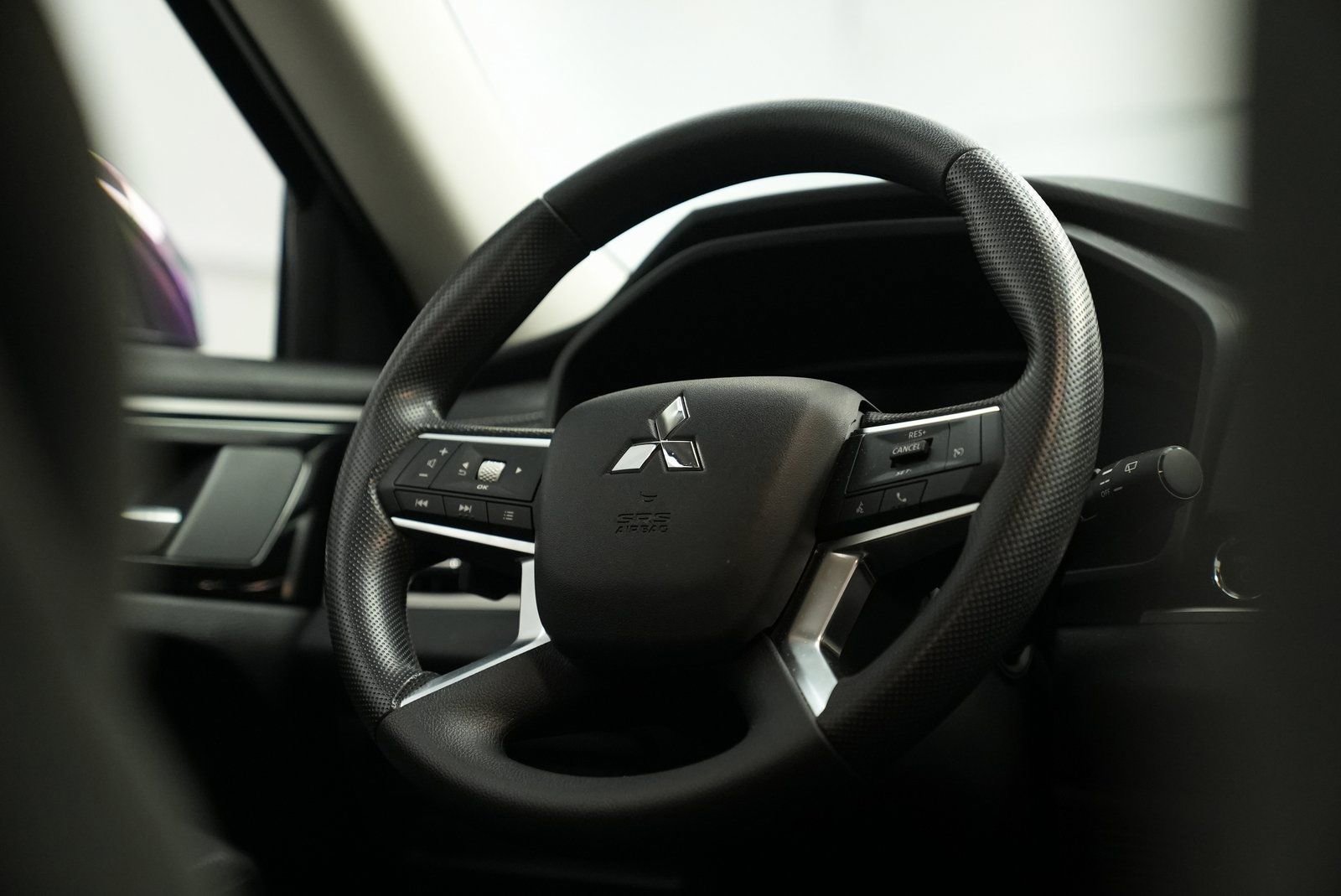 Used 2025 Mitsubishi Outlander ES image 30