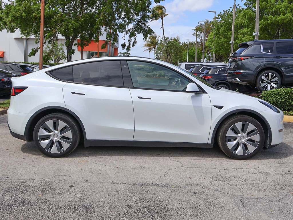 Used 2021 Tesla Model Y Long Range image 27