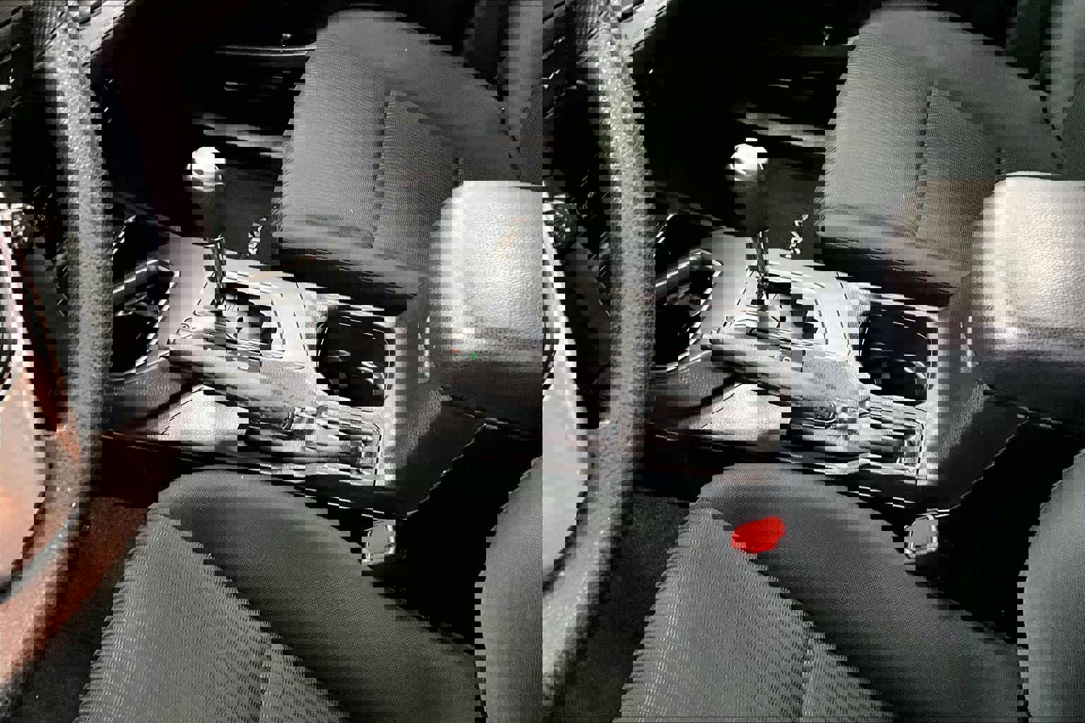 Used 2018 Toyota RAV4 LE w/ Carpet Mat Package image 16