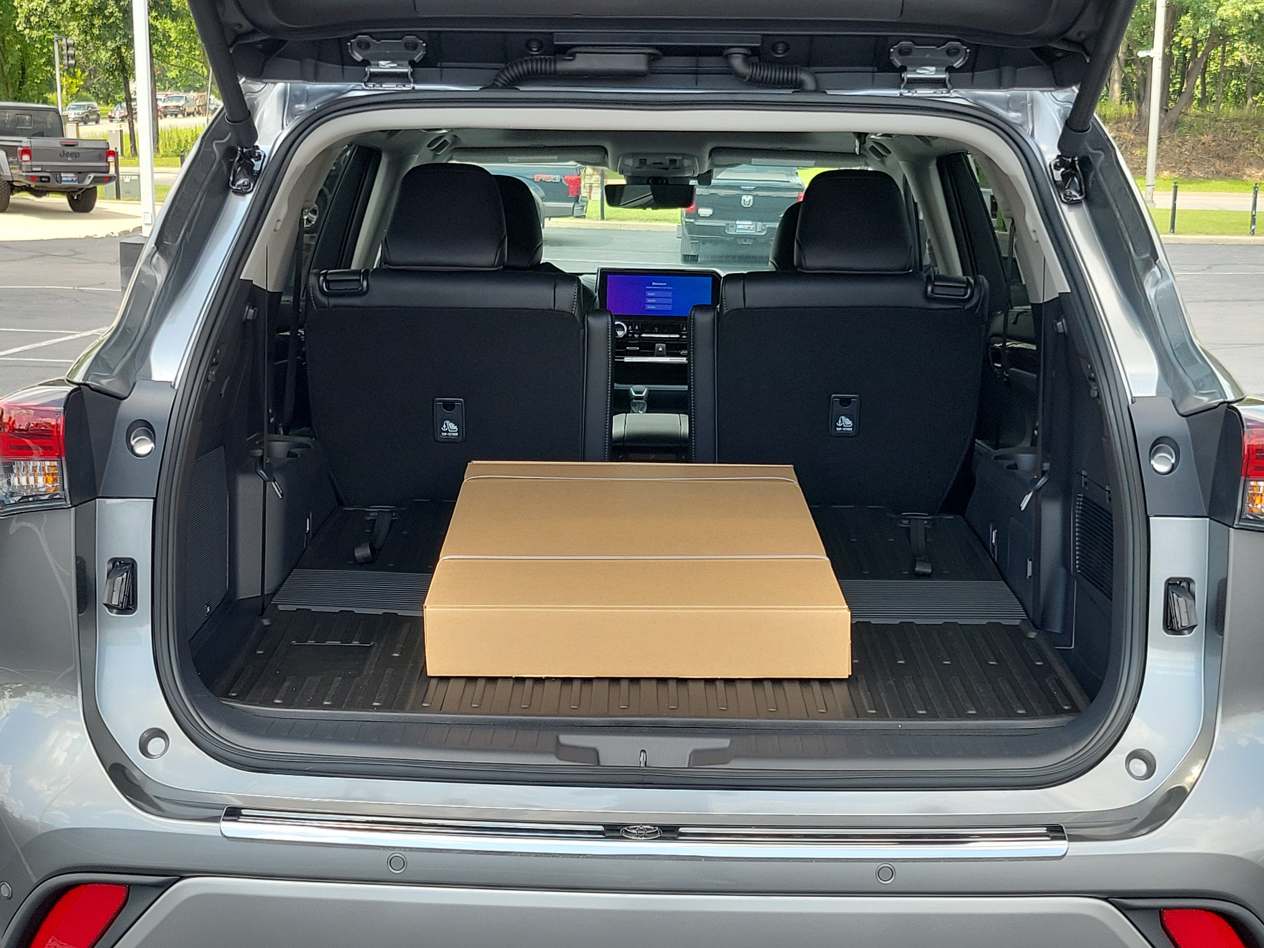 New 2026 Toyota Highlander Platinum AWD/4WD image 9