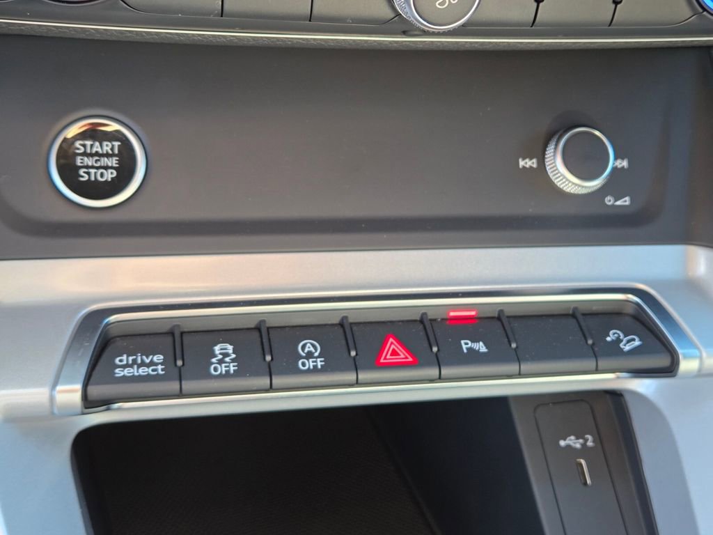 Used 2023 Audi Q3 2.0T Premium w/ Convenience Package image 16