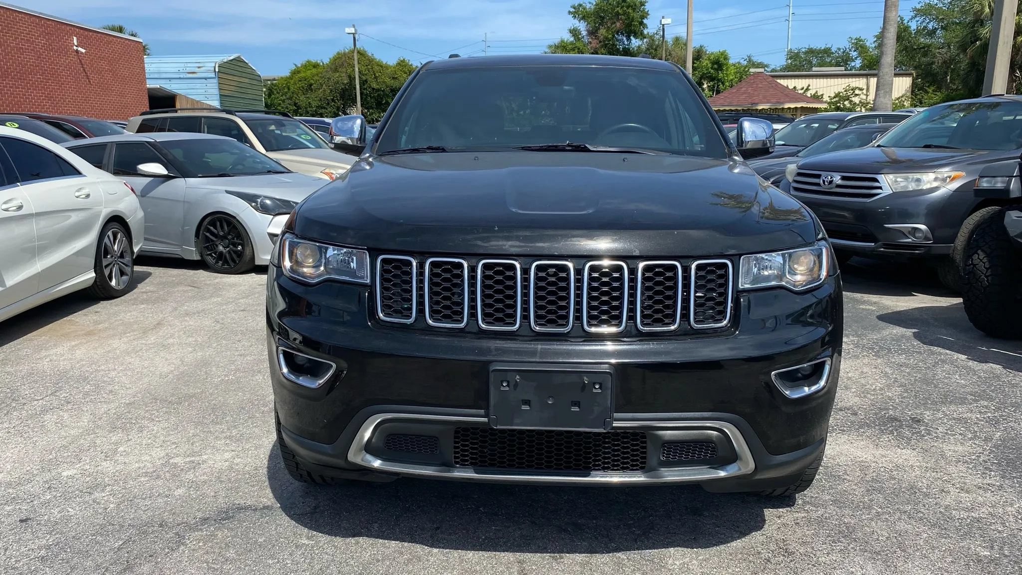 Used 2018 Jeep Grand Cherokee Limited AWD/4WD image 2