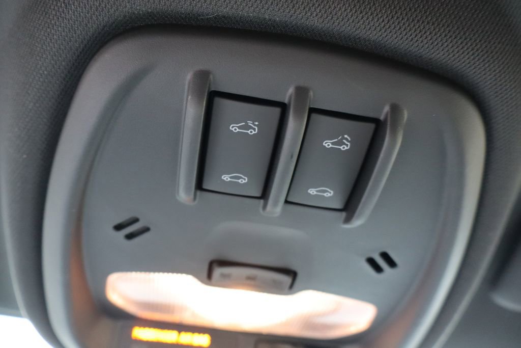 Used 2025 Chevrolet Trax RS w/ Sunroof Package image 26