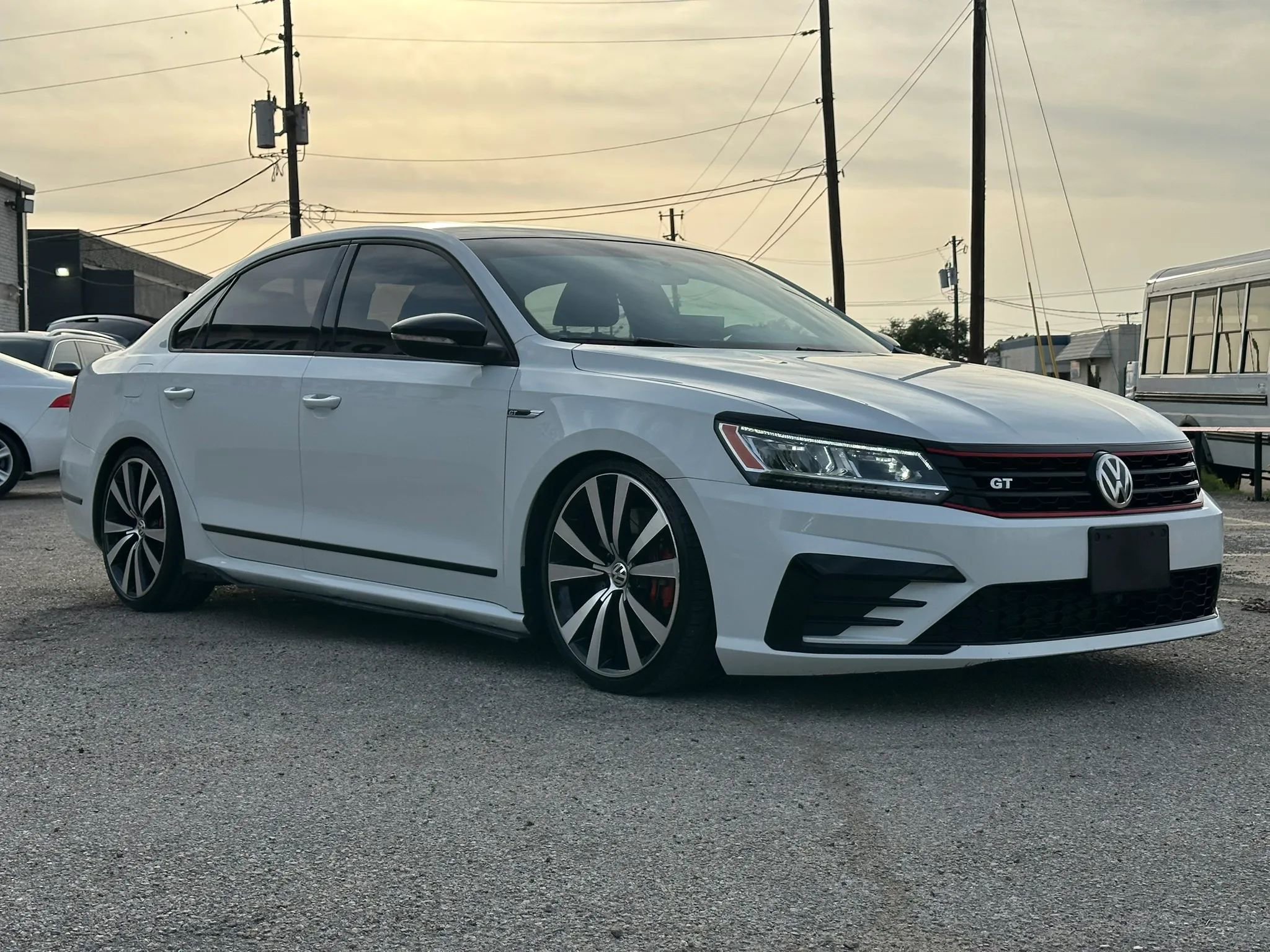 Used 2018 Volkswagen Passat GT image 9