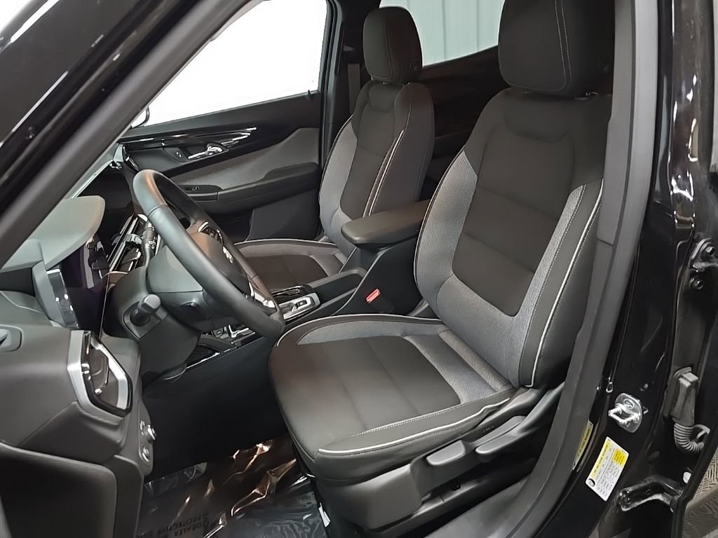 Used 2024 Chevrolet TrailBlazer LT w/ LT Cold Weather Package AWD/4WD image 29